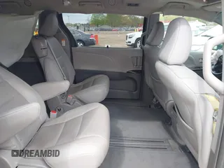 2015 Toyota Sienna XLE z VIN 5TDYK3DC4FS533607, wystawiony jako IAAI lot #42213096 z przebiegiem 197 590 mil mil oraz . Historia ofert i sprzedaży dostępna na DreamBid. Obrazek 8.