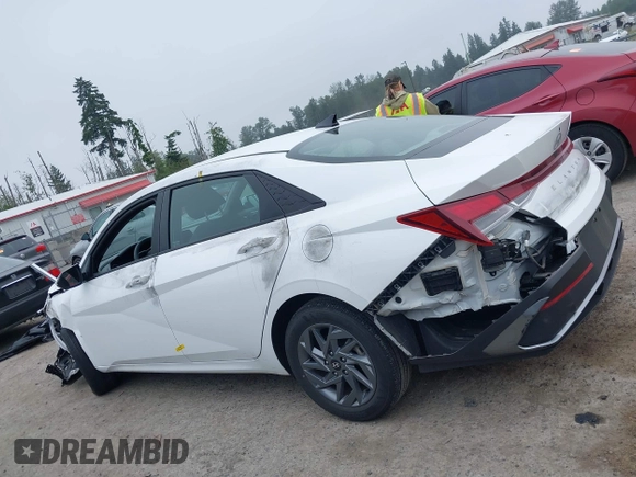 2024 Hyundai Elantra SEL z VIN KMHLM4DG6RU697014, wystawiony jako IAAI lot #42441346 z przebiegiem 28 771 mil mil oraz . Historia ofert i sprzedaży dostępna na DreamBid. Obrazek 14.