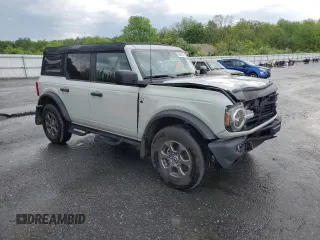 2023 Ford Bronco z VIN 1FMEE5BP6PLB00218, wystawiony jako Copart lot #55887595 z przebiegiem 22 859 mil mil oraz Szkody całkowita. Historia ofert i sprzedaży dostępna na DreamBid. Obrazek 4.