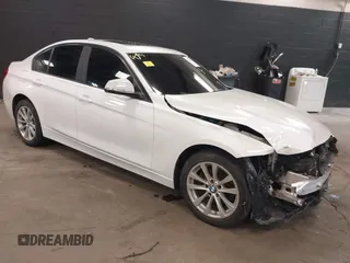 2018 BMW 3 Series 320i xDrive z VIN WBA8E5G5XJNU45768, wystawiony jako IAAI lot #42254731 z przebiegiem 69 345 mil mil oraz . Historia ofert i sprzedaży dostępna na DreamBid. Obrazek 1.
