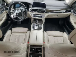 2016 BMW 7 Series 740i z VIN WBA7E2C5XGG547732, wystawiony jako Copart lot #53868025 z przebiegiem 72 838 mil mil oraz Szkoda całkowita • Salvage title. Historia ofert i sprzedaży dostępna na DreamBid. Obrazek 8.