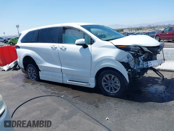 2022 Toyota Sienna LE с VIN 5TDKSKFC3NS070984, выставлен на аукционе IAAI как лот 41951686 с пробегом 10 846 миль миль и . История ставок и продаж доступна на DreamBid. Изображение 19.