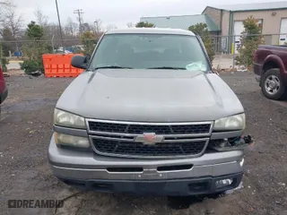 2007 Chevrolet Silverado 1500 Classic LT1 with VIN 2GCEK13Z971109264, listed as a IAAI auction lot 41157866 with 234,518 mi miles. Bid and sale history available at carsss.com. Image 12.