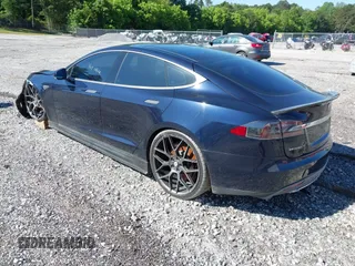 2015 Tesla Model S 85D with VIN 5YJSA4H47FF083005, listed as a IAAI auction lot 40970624 with 84,327 mi miles. Bid and sale history available at carsss.com. Image 3.