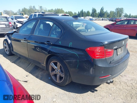 2015 BMW 3 Series 328i xDrive z VIN WBA3B5C52FF962217, wystawiony jako IAAI lot #42381116 z przebiegiem 72 777 mil mil oraz . Historia ofert i sprzedaży dostępna na DreamBid. Obrazek 3.