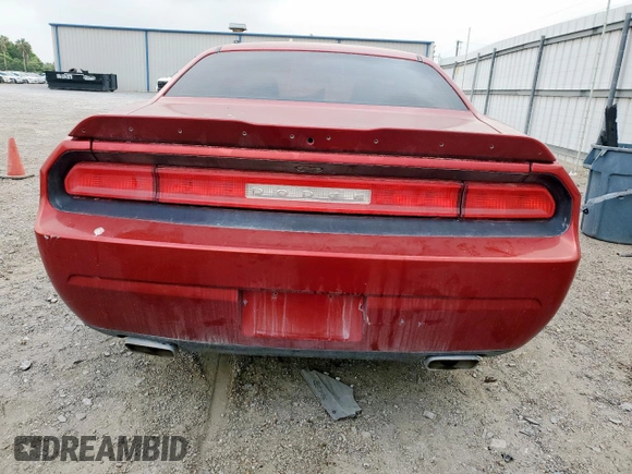 2013 Dodge Challenger SXT z VIN 2C3CDYAG3DH645792, wystawiony jako Copart lot #57351105 z przebiegiem 170 572 mil mil oraz Szkoda całkowita • Salvage title. Historia ofert i sprzedaży dostępna na DreamBid. Obrazek 6.