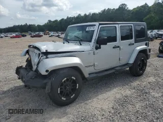 2008 Jeep Wrangler Unlimited Sahara z VIN 1J8GA59148L525618, wystawiony jako Copart lot #55297715 z przebiegiem 134 556 mil mil oraz Szkoda całkowita • Salvage title. Historia ofert i sprzedaży dostępna na DreamBid. Obrazek 1.