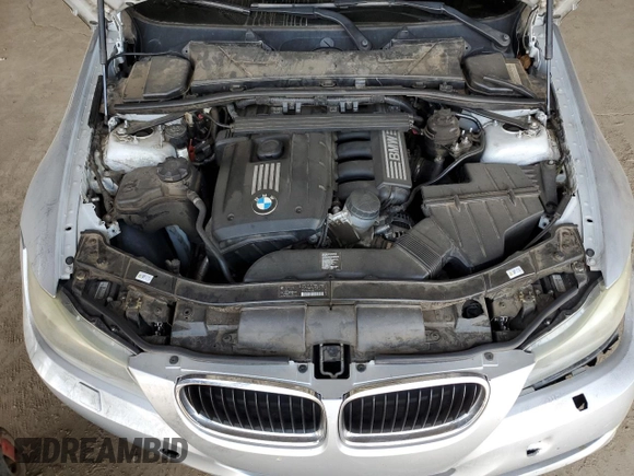2011 BMW 3 Series 328i z VIN WBAPH7G52BNN07664, wystawiony jako Copart lot #53957575 z przebiegiem 118 371 mil mil oraz Szkoda całkowita • Salvage title. Historia ofert i sprzedaży dostępna na DreamBid. Obrazek 11.
