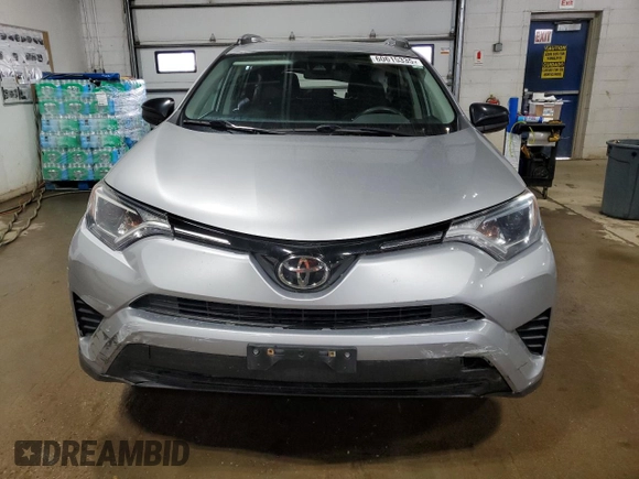 2017 Toyota RAV4 LE z VIN 2T3BFREV6HW645839, wystawiony jako Copart lot #60615335 z przebiegiem 132 243 mil mil oraz Szkoda całkowita • Salvage title. Historia ofert i sprzedaży dostępna na DreamBid. Obrazek 5.