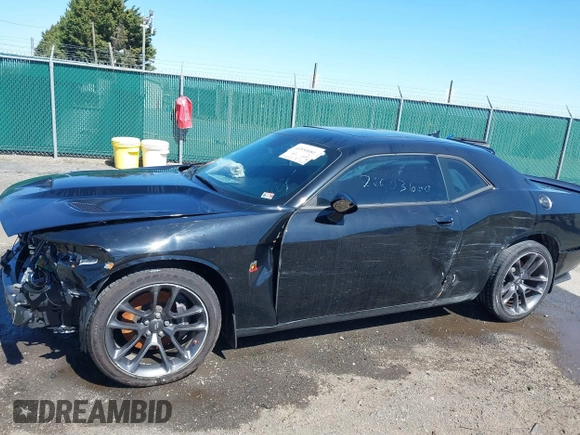 2022 Dodge Challenger R/T Scat Pack z VIN 2C3CDZFJ4NH256848, wystawiony jako IAAI lot #41850081 z przebiegiem 23 537 mil mil oraz . Historia ofert i sprzedaży dostępna na DreamBid. Obrazek 17.