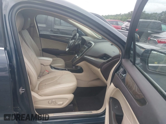 2019 Lincoln MKC Reserve with VIN 5LMCJ3D99KUL07269, listed as a IAAI auction lot 42498672 with 39,315 mi miles and . Bid and sale history available at DreamBid. Image 5.