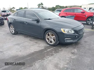 2015 Volvo S60 T5 Drive-E Premier z VIN YV140MFB1F2307394, wystawiony jako IAAI lot #41353792 z przebiegiem 193 432 mil mil oraz . Historia ofert i sprzedaży dostępna na DreamBid. Obrazek 1.