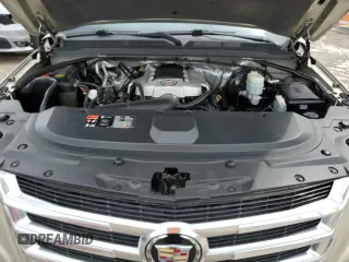 2015 Cadillac Escalade z VIN 1GYS4AKJ1FR100437, wystawiony jako Copart lot #52559965 z przebiegiem 51 627 mil mil oraz Tytuł czysty. Historia ofert i sprzedaży dostępna na DreamBid. Obrazek 12.