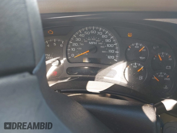 2005 Chevrolet Suburban LS with VIN 3GNEC16Z05G125924, listed as a IAAI auction lot 42241502 with 204,435 mi miles and . Bid and sale history available at DreamBid. Image 7.