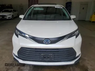 2021 Toyota Sienna XLE with VIN 5TDYRKEC0MS041223, listed as a Copart auction lot 55113465 with 97,670 mi miles and Clean Title. Bid and sale history available at DreamBid. Image 5.