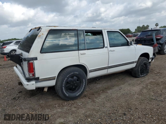 1994 GMC Jimmy Diamond Edition Luxury z VIN 1GKDT13W5R2503916, wystawiony jako Copart lot #54717215 z przebiegiem 99 991 mil mil oraz Szkoda całkowita • Salvage title. Historia ofert i sprzedaży dostępna na DreamBid. Obrazek 3.