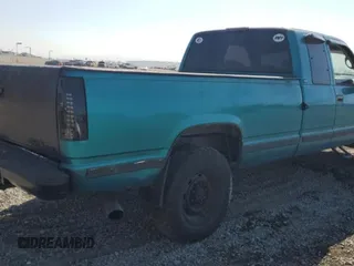 1995 GMC Sierra 1500 with VIN 1GTGC29N5SE541812, listed as a Copart auction lot 72408103 with 193,899 mi miles and Salvage Title. Bid and sale history available at DreamBid. Image 3.