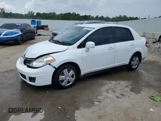2011 Nissan Versa S z VIN 3N1BC1AP6BL449094, wystawiony jako Copart lot #62844835 z przebiegiem 166 749 mil mil oraz Szkoda całkowita • Salvage title. Historia ofert i sprzedaży dostępna na DreamBid. Obrazek 1.
