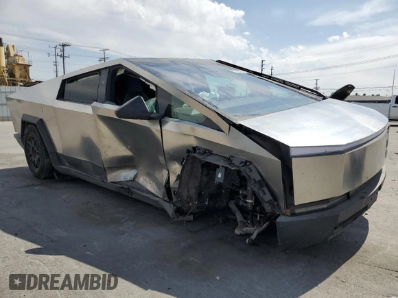 2024 Tesla Cybertruck z VIN 7G2CEHED4RA036923, wystawiony jako Copart lot #51940765 z przebiegiem 7 393 mil mil oraz Szkoda całkowita • Salvage title. Historia ofert i sprzedaży dostępna na DreamBid. Obrazek 4.