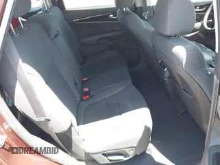 2020 Kia Sorento S z VIN 5XYPG4A51LG638039, wystawiony jako IAAI lot #42224330 z przebiegiem 40 203 mil mil oraz . Historia ofert i sprzedaży dostępna na DreamBid. Obrazek 8.