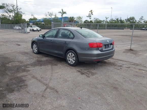 2014 Volkswagen Jetta Sedan SE with VIN 3VWD17AJ4EM428668, listed as a IAAI auction lot 41990578 with 132,672 mi miles. Bid and sale history available at carsss.com. Image 3.