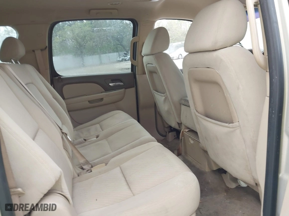 2009 Chevrolet Suburban LS with VIN 1GNFC16069R191034, listed as a IAAI auction lot 41583684 with 195,900 mi miles. Bid and sale history available at carsss.com. Image 8.