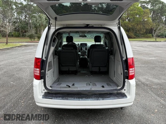 2008 Chrysler Town & Country with VIN 2008TC, listed as a Copart auction lot 48812445 with 188,902 mi miles and Clean Title. Bid and sale history available at DreamBid. Image 7.
