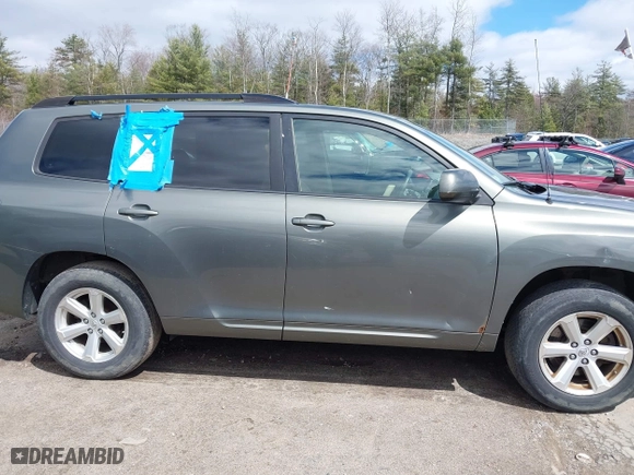 2008 Toyota Highlander with VIN JTEES41A282010507, listed as a IAAI auction lot 41999562 with 204,868 mi miles. Bid and sale history available at carsss.com. Image 13.