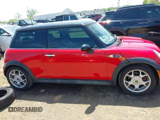 2003 MINI Hardtop S z VIN WMWRE33443TD60271, wystawiony jako IAAI lot #42129529 z przebiegiem 94 082 mil mil oraz . Historia ofert i sprzedaży dostępna na DreamBid. Obrazek 13.
