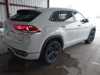 2021 Volkswagen Atlas Cross Sport 3.6L V6 SE w/Technology R-Line with VIN 1V2NE2CA4MC201281, listed as a IAAI auction lot 41242760 with 95,209 mi miles. Bid and sale history available at carsss.com. Image 4.
