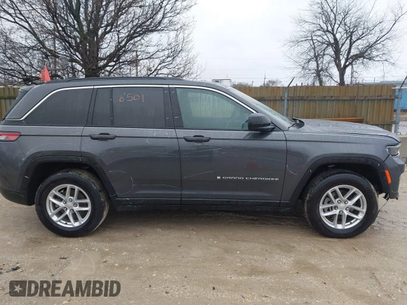 2024 Jeep Grand Cherokee Altitude z VIN 1C4RJHAG7RC156367, wystawiony jako IAAI lot #41718501 z przebiegiem 35 206 mil mil oraz . Historia ofert i sprzedaży dostępna na DreamBid. Obrazek 13.