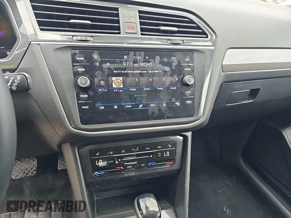 2024 Volkswagen Tiguan SE with VIN 3VV3B7AX6RM103866, listed as a IAAI auction lot 42751181 with 31,978 mi miles and . Bid and sale history available at DreamBid. Image 12.
