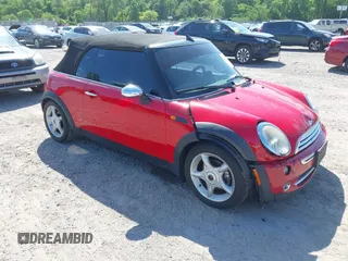 2005 MINI Convertible z VIN WMWRF33445TF62043, wystawiony jako IAAI lot #42279363 z przebiegiem 173 067 mil mil oraz . Historia ofert i sprzedaży dostępna na DreamBid. Obrazek 1.