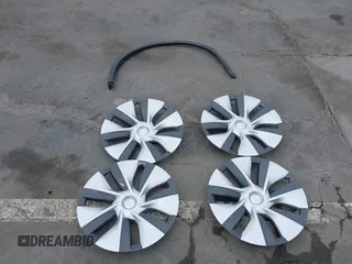 2024 Tesla Model Y z VIN 7SAYGDEDXRF032666, wystawiony jako IAAI lot #42373033 z przebiegiem 7 428 mil mil oraz . Historia ofert i sprzedaży dostępna na DreamBid. Obrazek 12.