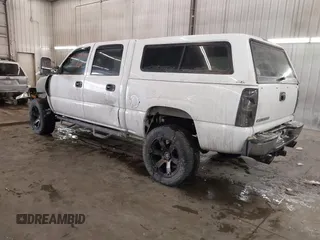 2006 Chevrolet Silverado 1500 LT1 with VIN 2GCEK13T961221041, listed as a IAAI auction lot 41497944 with 156,026 mi miles. Bid and sale history available at carsss.com. Image 3.