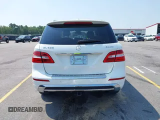 2015 Mercedes-Benz M 400 z VIN 4JGDA5GB3FA462411, wystawiony jako IAAI lot #42388501 z przebiegiem 100 269 mil mil oraz . Historia ofert i sprzedaży dostępna na DreamBid. Obrazek 17.