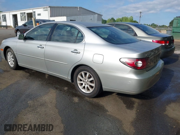 2004 Lexus ES 330 with VIN JTHBA30G040006308, listed as a IAAI auction lot 42152910 with 225,560 mi miles. Bid and sale history available at carsss.com. Image 3.