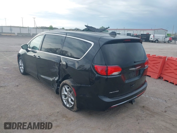 2018 Chrysler Pacifica Touring Plus z VIN 2C4RC1FG7JR358146, wystawiony jako IAAI lot #42155238 z przebiegiem 73 914 mil mil oraz . Historia ofert i sprzedaży dostępna na DreamBid. Obrazek 3.