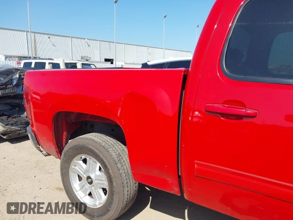 2011 Chevrolet Silverado 1500 LT with VIN 3GCPCSE00BG281371, listed as a IAAI auction lot 41993885 with 174,880 mi miles and . Bid and sale history available at DreamBid. Image 17.