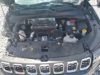 2024 Jeep Compass Latitude z VIN 3C4NJDBNXRT133089, wystawiony jako Copart lot #56872625 z przebiegiem 25 282 mil mil oraz Nie do naprawy • Non repairable. Historia ofert i sprzedaży dostępna na DreamBid. Obrazek 12.