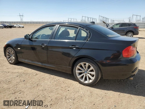 2011 BMW 3 Series 328i z VIN WBAPH5C53BA444981, wystawiony jako Copart lot #61779665 z przebiegiem 137 307 mil mil oraz Czysty tytuł • Clean title. Historia ofert i sprzedaży dostępna na DreamBid. Obrazek 2.