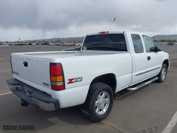 2006 GMC Sierra 1500 SLE1 with VIN 1GTEK19BX6Z180215, listed as a IAAI auction lot 41548959 with 394,076 mi miles. Bid and sale history available at carsss.com. Image 4.