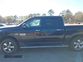 2018 Ram 1500 Big Horn z VIN 3C6RR7LT4JG196072, wystawiony jako IAAI lot #41890172 z przebiegiem 237 671 mil mil oraz . Historia ofert i sprzedaży dostępna na DreamBid. Obrazek 14.