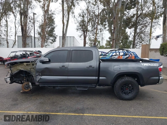 2023 Toyota Tacoma SR5 z VIN 3TMDZ5BN4PM148379, wystawiony jako IAAI lot #41547628 z przebiegiem 30 001 mil mil oraz . Historia ofert i sprzedaży dostępna na DreamBid. Obrazek 15.