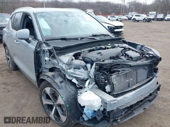 2024 Volvo XC40 Plus Bright Theme with VIN YV4L12UE4R2307794, listed as a IAAI auction lot 41694542 with 11,516 mi miles. Bid and sale history available at carsss.com. Image 6.