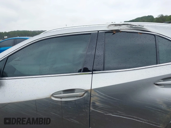 2022 Lexus UX 200 z VIN JTHP3JBH4N2049713, wystawiony jako IAAI lot #41618189 z przebiegiem 40 363 mil mil oraz . Historia ofert i sprzedaży dostępna na DreamBid. Obrazek 14.