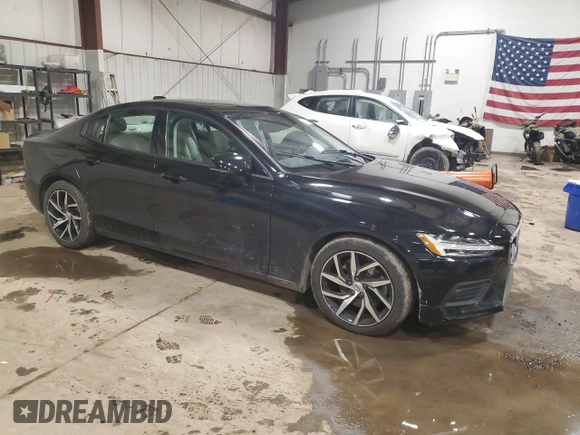 2020 Volvo S60 Momentum with VIN 7JR102FK1LG048712, listed as a Copart auction lot 42455764 with 17,512 mi miles. Bid and sale history available at carsss.com. Image 4.