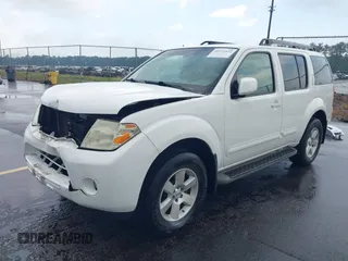 2011 Nissan Pathfinder Silver z VIN 5N1AR1NB9BC621776, wystawiony jako IAAI lot #42211612 z przebiegiem 120 640 mil mil oraz . Historia ofert i sprzedaży dostępna na DreamBid. Obrazek 2.