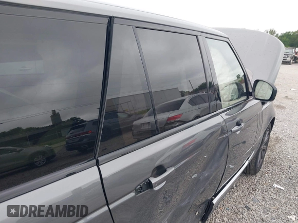 2017 Land Rover Range Rover z VIN SALGR2FV1HA347483, wystawiony jako IAAI lot #42501738 z przebiegiem 90 382 mil mil oraz . Historia ofert i sprzedaży dostępna na DreamBid. Obrazek 17.