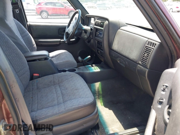 2000 Jeep Cherokee z VIN 1J4FF48S7YL129654, wystawiony jako IAAI lot #42201026 z przebiegiem 272 922 mil mil oraz . Historia ofert i sprzedaży dostępna na DreamBid. Obrazek 5.